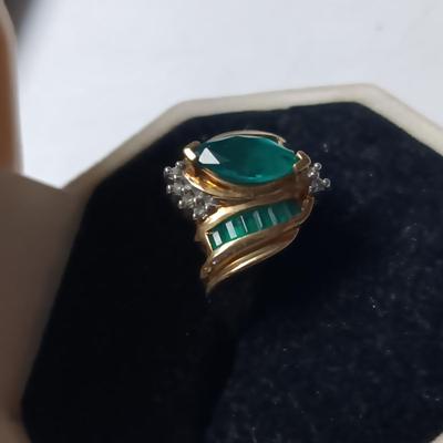 10k EMERALD GOLD RING 4.40 g