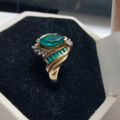 10k EMERALD GOLD RING 4.40 g