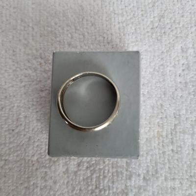 10k GOLD RING 3.82 g