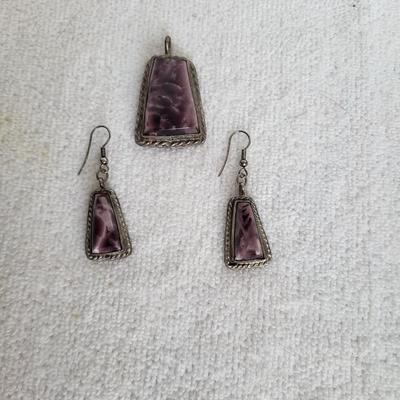 MARBLED PURPLE STONE PENDANT AND EARRINGS SET IN STERLING SILVER, SIGNED
