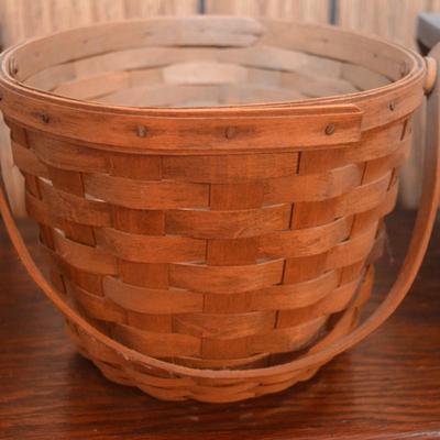 " Longaberger Round Basket w Handle"