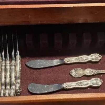 Sterling Silver Flatware 12 place set 52.7 oz silver