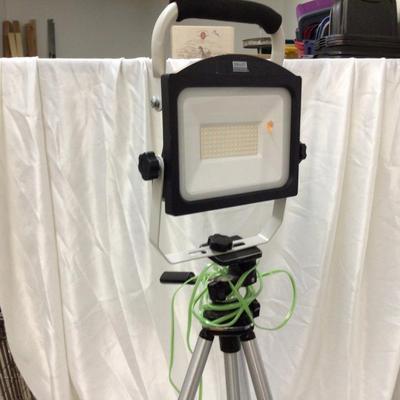 Smart Elec Photo Backdrop Light on Adjustable Tripod. Very Good Condition