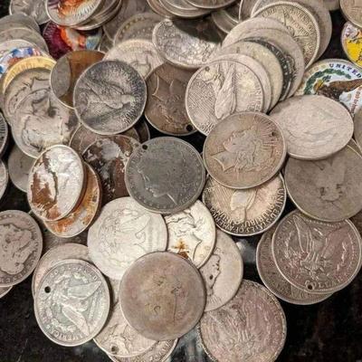 Lot of 107 90 % Silver US dollars Morgan and peace culls