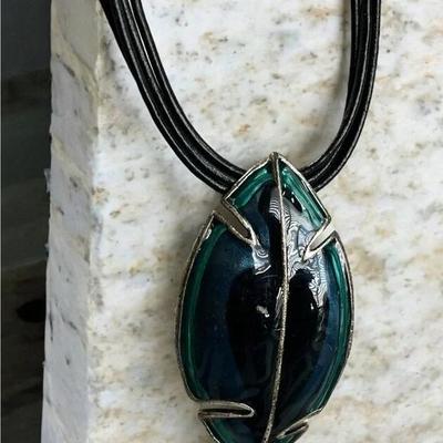 Chico's Enamel Leaf Choker Lagenlook Necklace