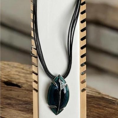 Chico's Enamel Leaf Choker Lagenlook Necklace