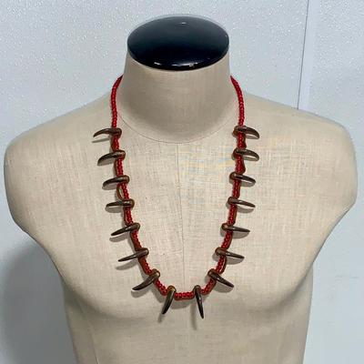 Vintage Native American Bear Claw Necklace