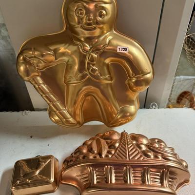 Copper cake pans-gingerbread man