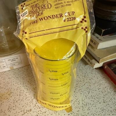 Pampered chef the wonder cup