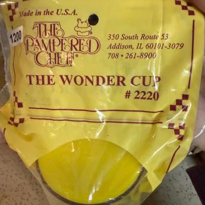Pampered chef the wonder cup