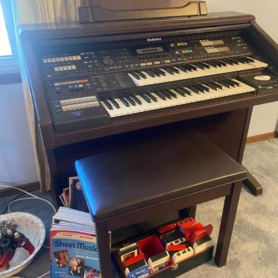 Lot 6: Technics Organ