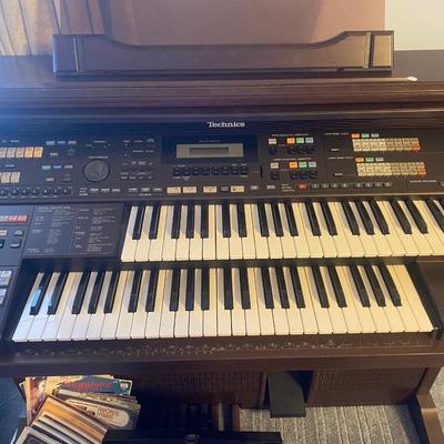 Lot 6: Technics Organ