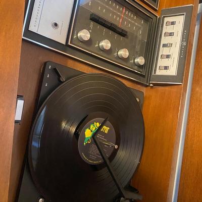 Lot 7: Solid State Radio & Record Player