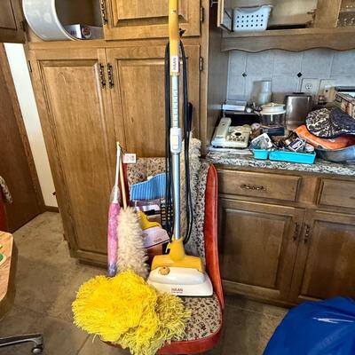 Haan steam cleaner & cleaning supplies
