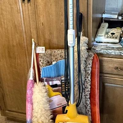 Haan steam cleaner & cleaning supplies