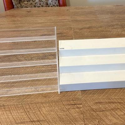 Shelf risers