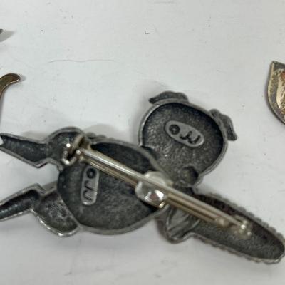 3 silver plate pig pins / broches