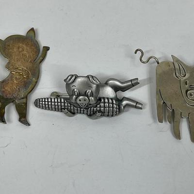 3 silver plate pig pins / broches