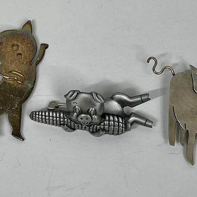 3 silver plate pig pins / broches