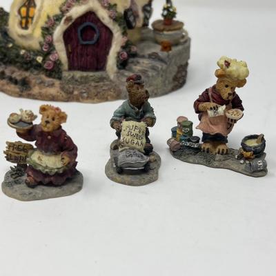Four Boyds Bearstown Houses & Townsbear Figures