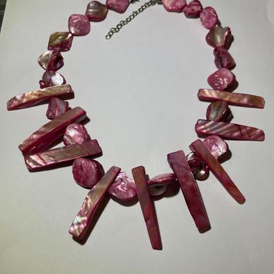 Vintage Preowned Pinkish Color Shell Fashion Link Necklace 17-19" Adjustable in Good Condition as Pictured.