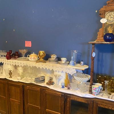 Lot 10: Front Room Glassware Collection