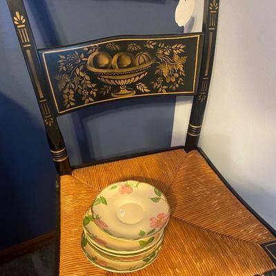 Lot 11: Front Room / Center Selection