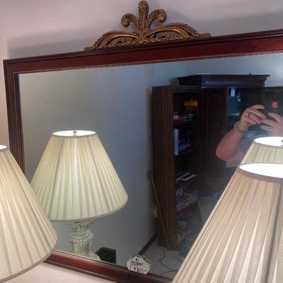 Lot 14: Beautiful desk, two lamps & mirror