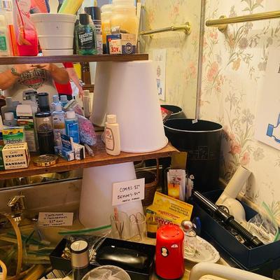 Lot 15: Clinique galore & Bathroom Selection