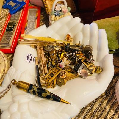 Lot 24: Jewelry Counter Selection