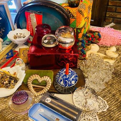 Lot 24: Jewelry Counter Selection