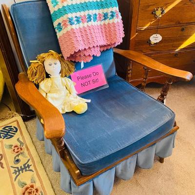 Lot 26: More Linens, Cabinet, Rug & More