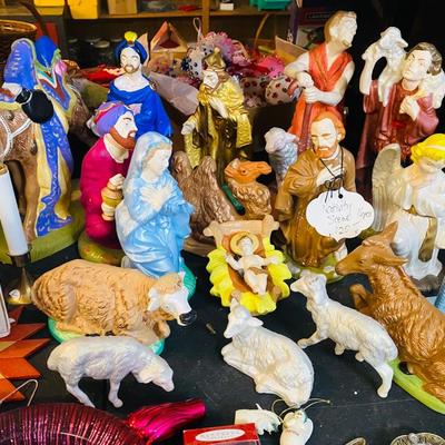 Lot 28: Vintage Holiday Selection
