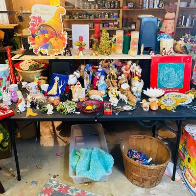 Lot 28: Vintage Holiday Selection