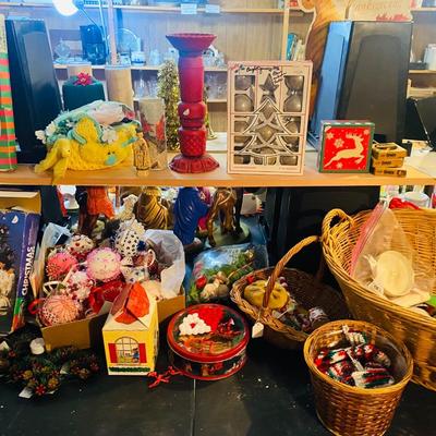 Lot 28: Vintage Holiday Selection