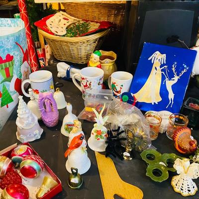 Lot 28: Vintage Holiday Selection