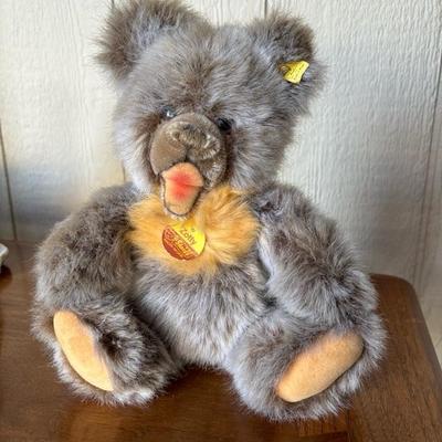 Lot 39 - Steiff Bear “Zotty” 10 in