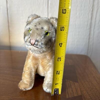 Lot 38 - Sitting Stuffed Tiger Steiff?