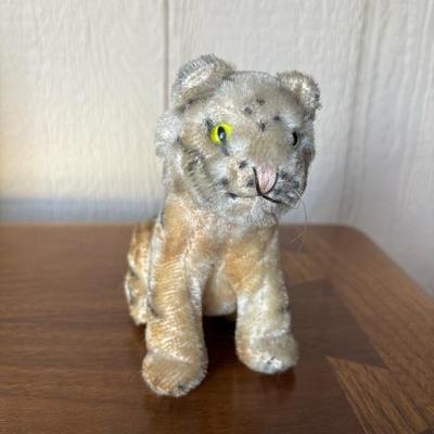Lot 38 - Sitting Stuffed Tiger Steiff?