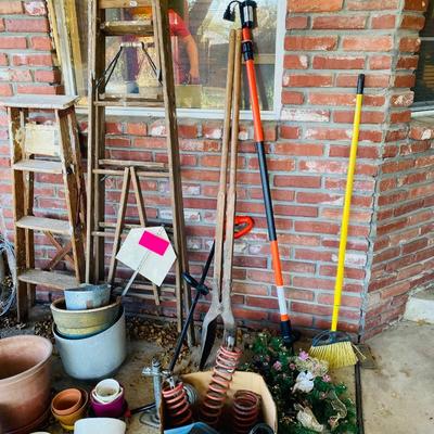 Lot 32: More Patio Tools