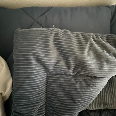 Queen quilt, fuzzy inside
