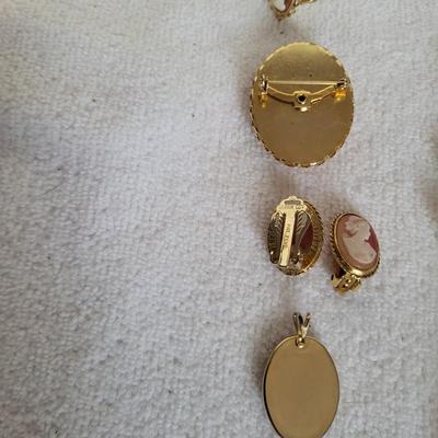 CAMEO VINTAGE JEWELRY