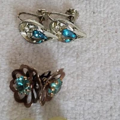 VINTAGE CLIP ON EARRINGS