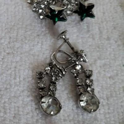 VINTAGE CLIP ON EARRINGS