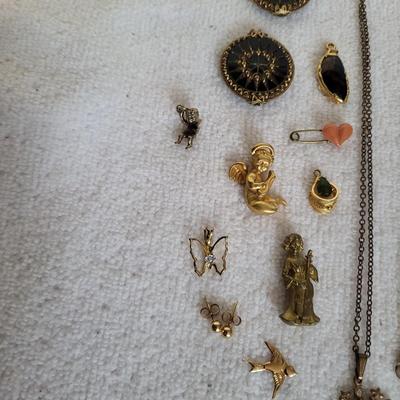GOLD TONE COSTUME JEWELRY