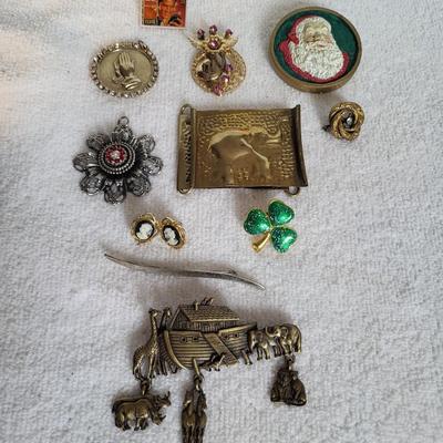 VARIETY OF COSTUME JEWELRY