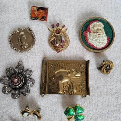 VARIETY OF COSTUME JEWELRY