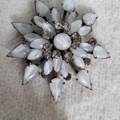 UNIQUE BROOCHES, A FEW SIGNED
