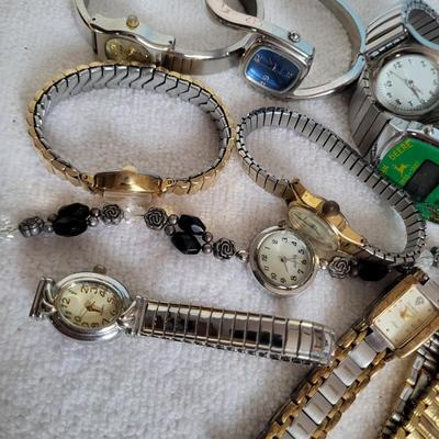 MANY WATCHES FOR PARTS OR REPAIR