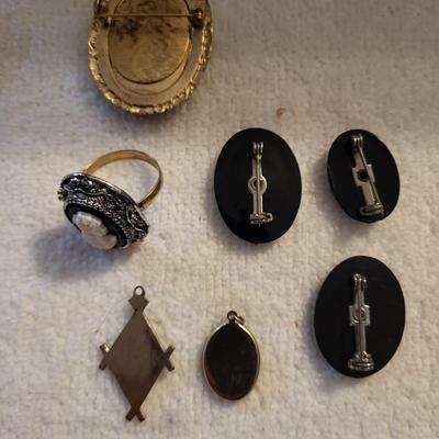 CAMEO BROOCHES, RING, NECKLACE & PENDANTS